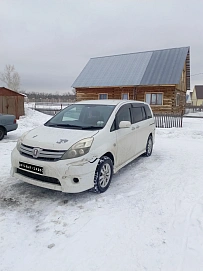 Toyota ISis, 2011г, полный привод, вариатор