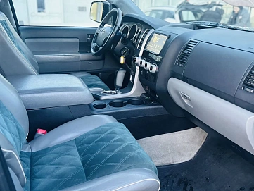 Toyota Sequoia, 2010г, полный привод, автомат