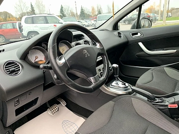 Peugeot 308, 2011г, передний привод, автомат