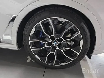BMW X7, 2025г, полный привод, автомат
