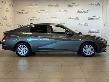 Hyundai Elantra, 2021г, передний привод, автомат