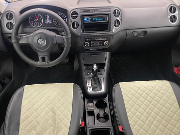 Volkswagen Tiguan, 2012г, передний привод, робот