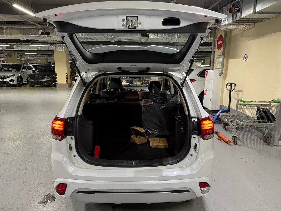 Mitsubishi Outlander, 2022г., передний привод, вариатор