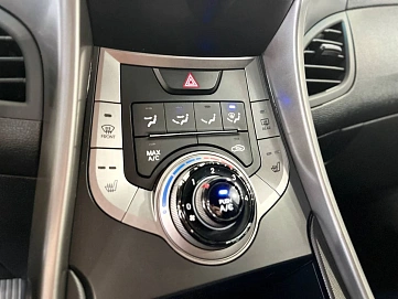 Hyundai Elantra, 2013г, передний привод, автомат