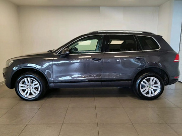 Volkswagen Touareg, 2010г, передний привод, автомат