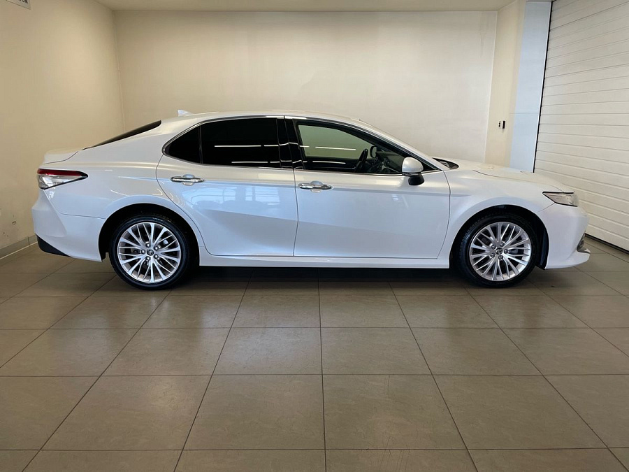 Toyota Camry, 2018г., передний привод, автомат
