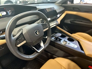 Changan UNI-V, 2023г, передний привод, робот