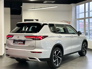 Mitsubishi Outlander, 2023г, передний привод, вариатор