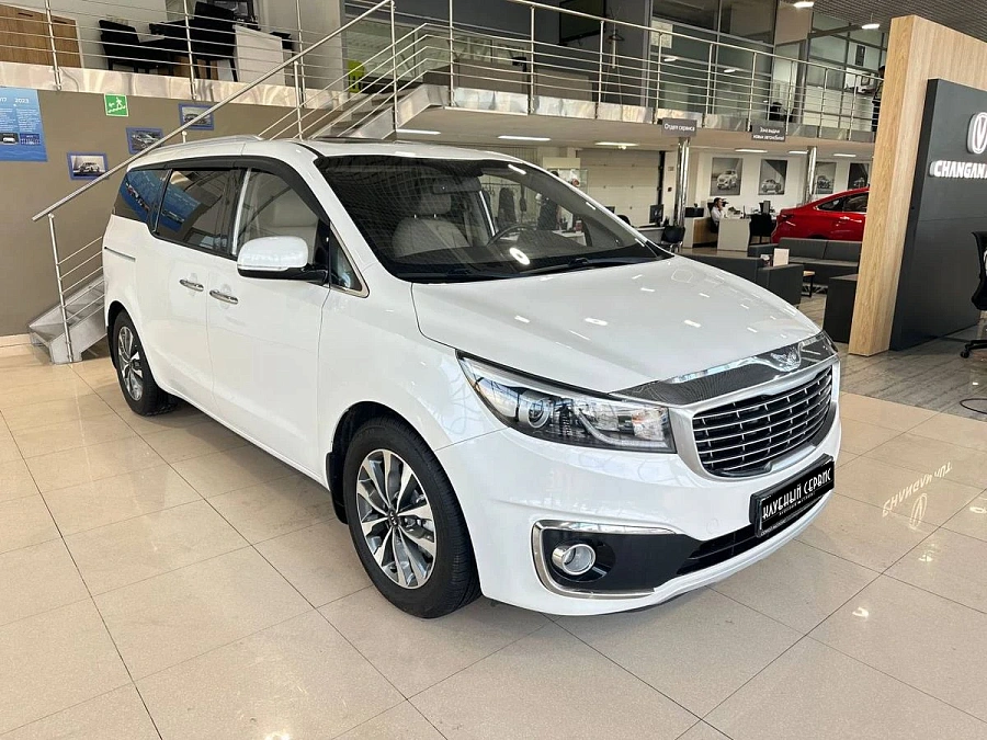 Kia Carnival, 2015г., передний привод, автомат
