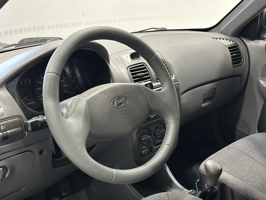 Hyundai Accent, 2004г., передний привод, механика