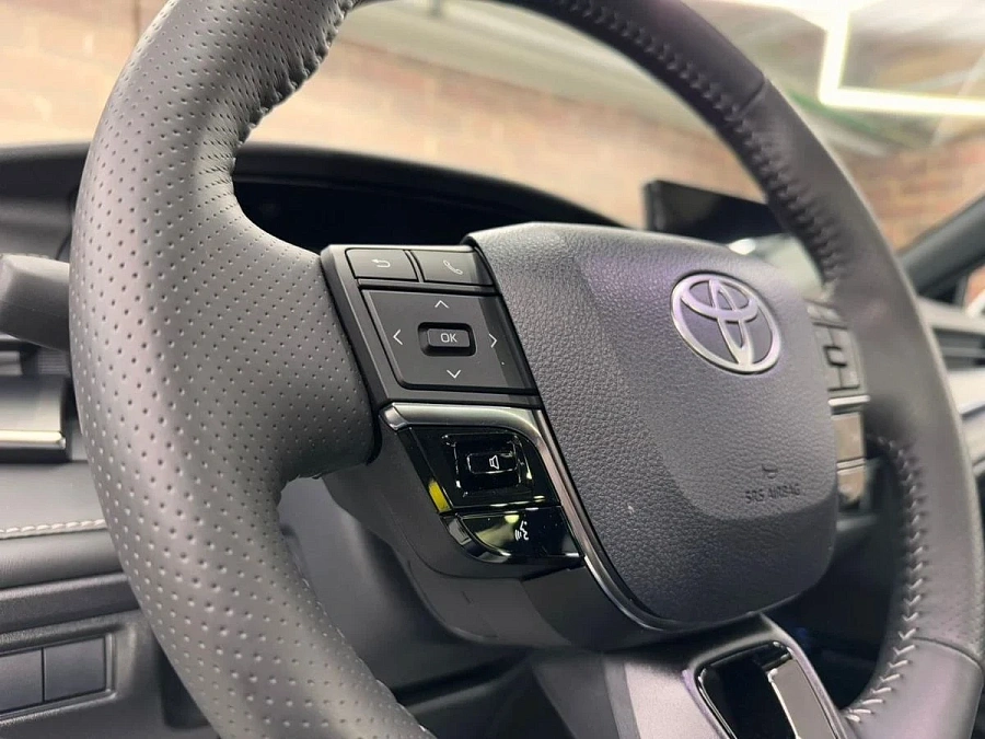 Toyota Camry, 2025г., передний привод, вариатор