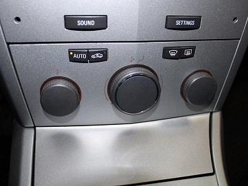 Opel Astra, 2011г, передний привод, механика