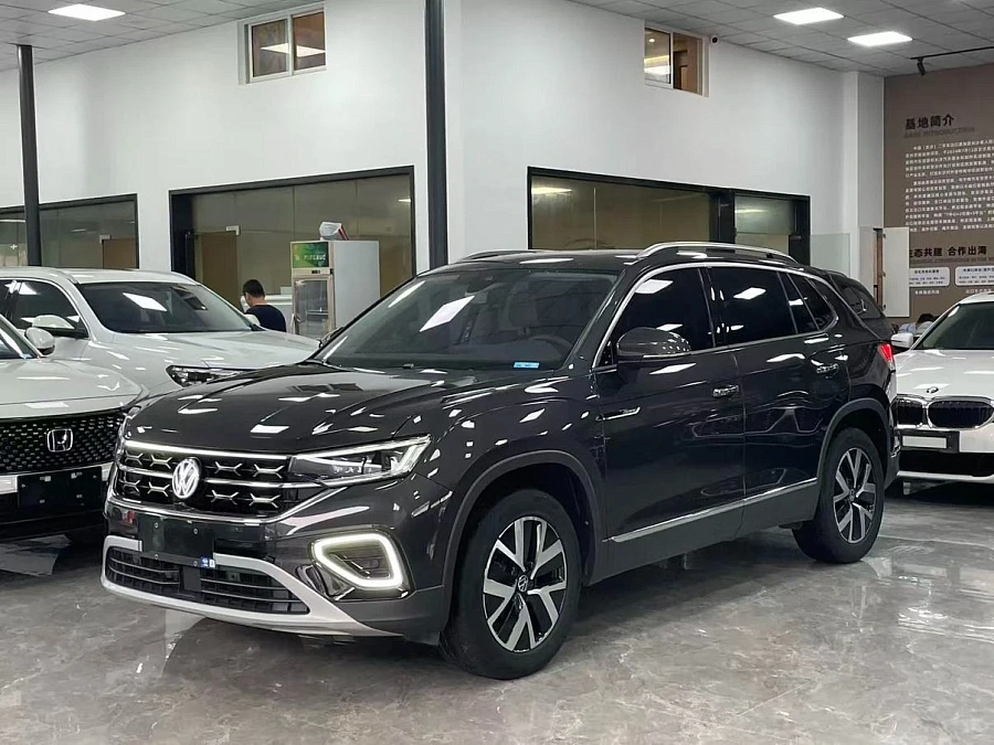 Volkswagen Tayron, 2022г., передний привод, робот