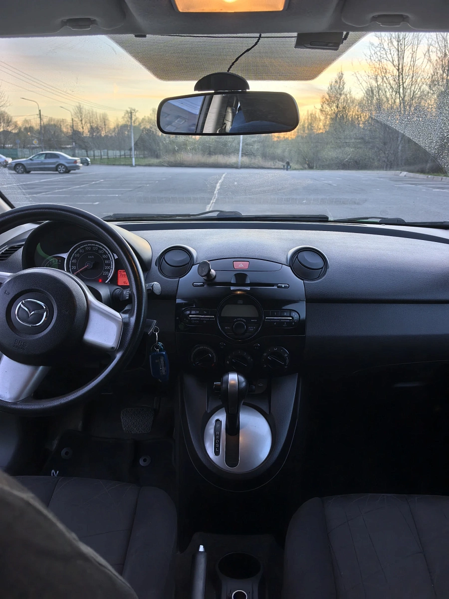 Mazda 2, 2011г., передний привод, автомат