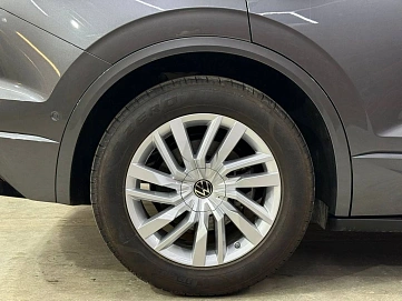 Volkswagen Touareg, 2025г, полный привод, автомат
