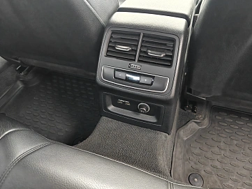 Audi A4, 2019г, передний привод, робот