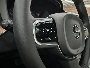 Volvo XC60, 2024г, полный привод, автомат