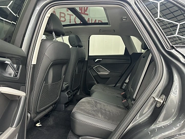 Audi Q3, 2022г, передний привод, робот
