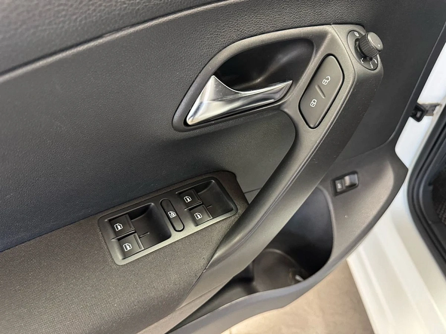 Volkswagen Polo, 2016г., передний привод, автомат