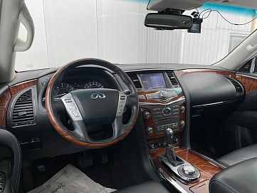 Infiniti QX80, 2017г, передний привод, автомат