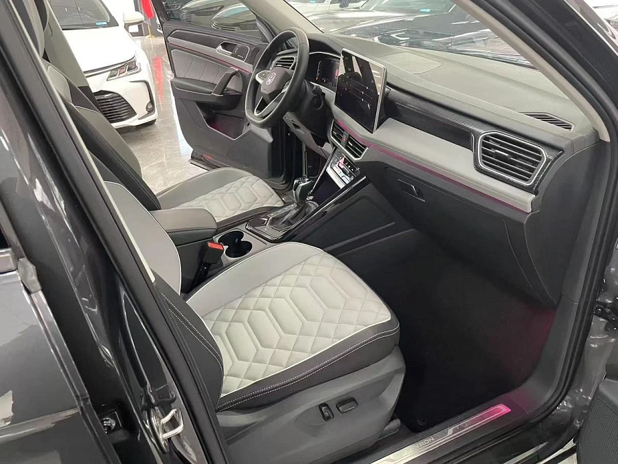 Volkswagen Tayron, 2022г., передний привод, робот