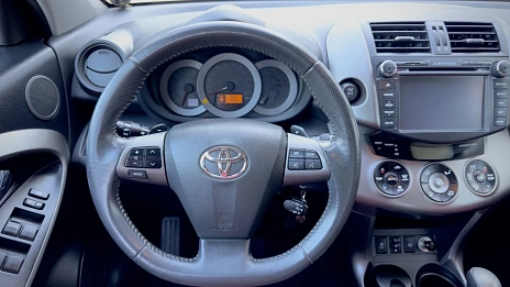 Toyota RAV4, 2011г, полный привод, вариатор