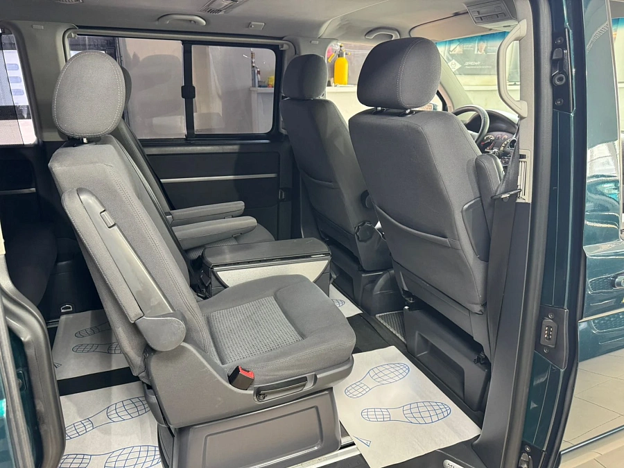 Volkswagen Multivan, 2003г., передний привод, механика
