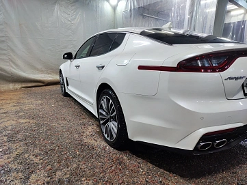 Kia Stinger, 2018г, полный привод, автомат
