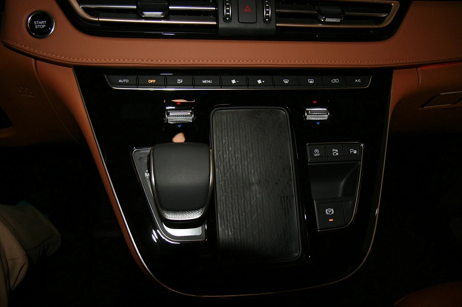 Hongqi HQ9, 2025г., передний привод, автомат