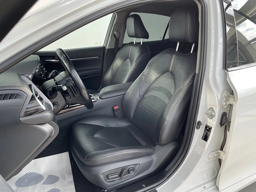 Toyota Camry, 2020г., передний привод, автомат