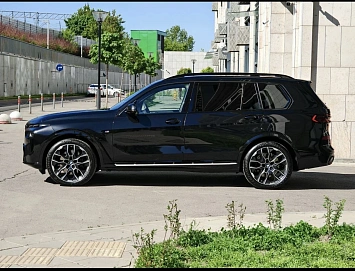BMW X7, 2024г, полный привод, автомат
