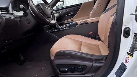 Lexus ES, 2019г, передний привод, автомат