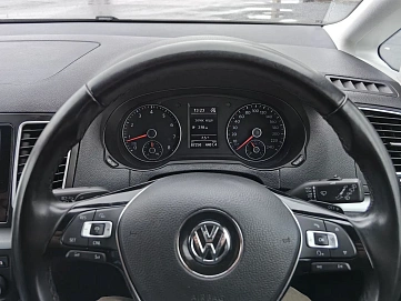 Volkswagen Sharan, 2017г, передний привод, робот