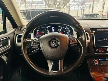 Volkswagen Touareg, 2011г, полный привод, автомат
