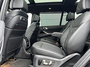 BMW X7, 2025г, полный привод, автомат