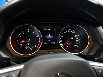 Volkswagen Tiguan, 2021г, передний привод, робот