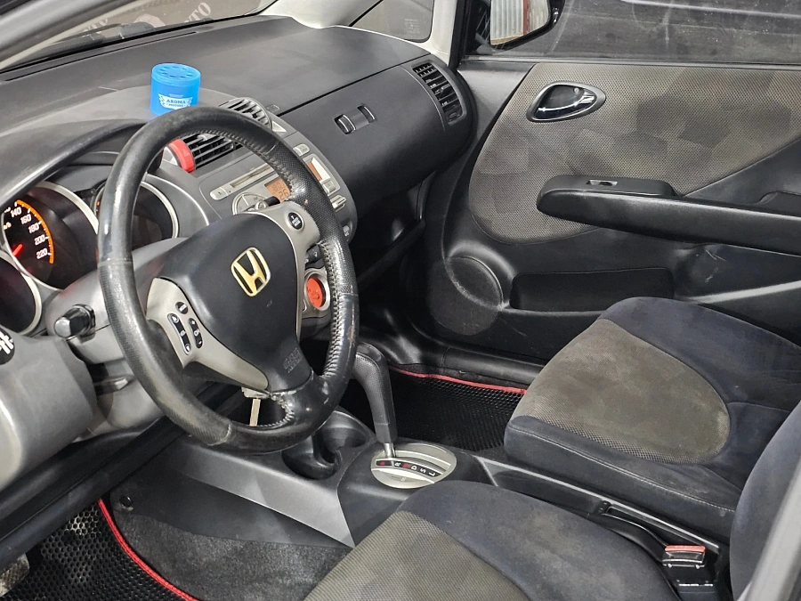 Honda Jazz, 2007г., передний привод, вариатор