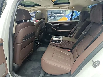 BMW 5 серии, 2021г, задний привод, автомат
