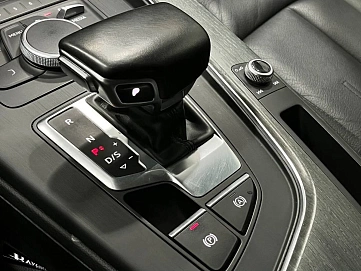 Audi A4, 2019г, передний привод, робот