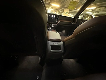 Volvo XC60, 2024г, полный привод, автомат