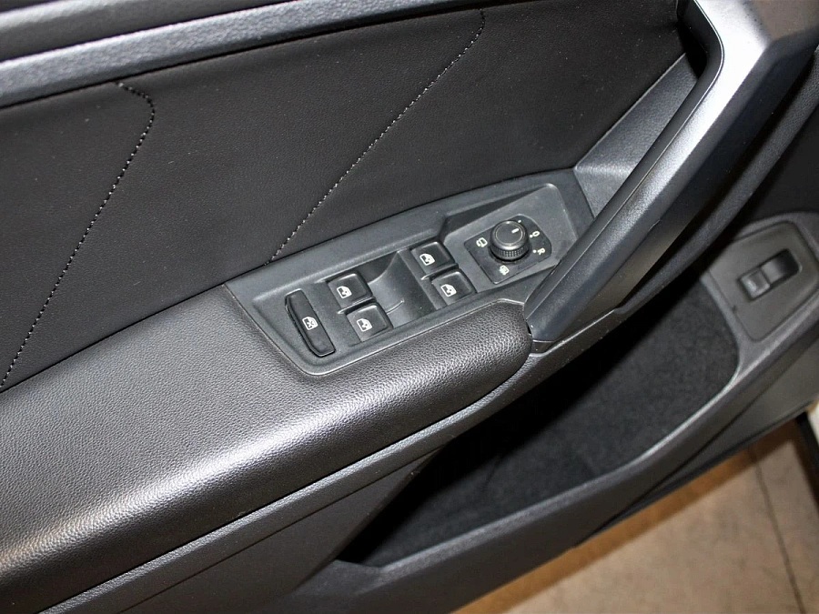 Volkswagen Tiguan, 2019г., передний привод, автомат