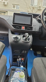 Toyota Voxy, 2014г, передний привод, вариатор