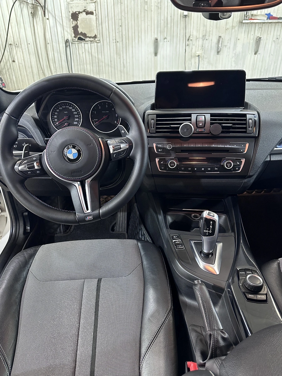 BMW 1 серии, 2012г., задний привод, автомат