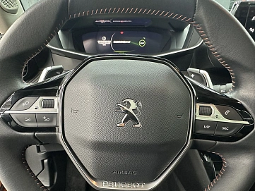 Peugeot 2008, 2021г, передний привод, робот