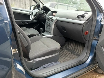Opel Astra, 2011г, передний привод, механика