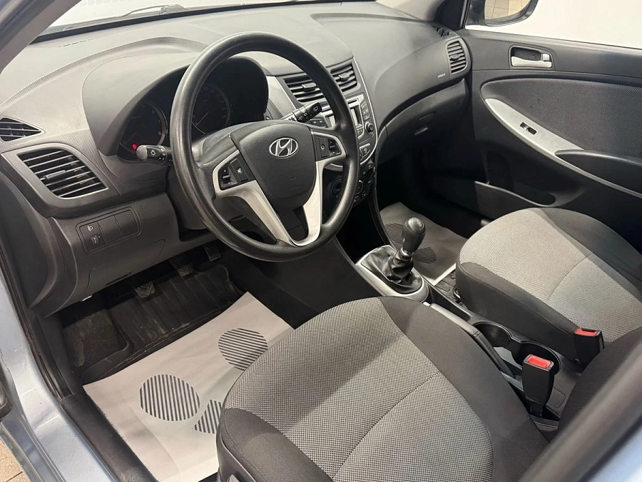Hyundai Solaris, 2012г., передний привод, механика