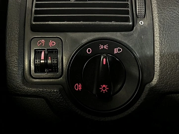 Volkswagen Golf, 2001г, передний привод, механика