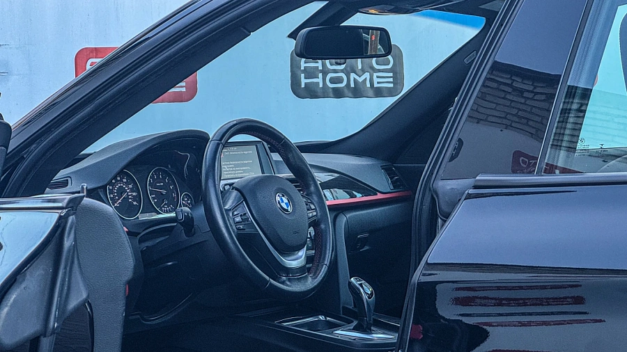 BMW 3 серии, 2015г., передний привод, автомат