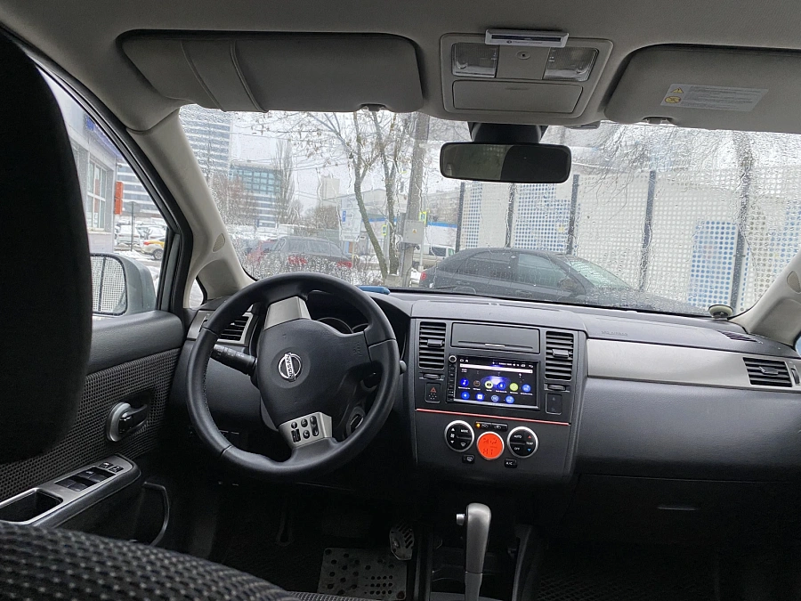 Nissan Tiida, 2011г., передний привод, автомат