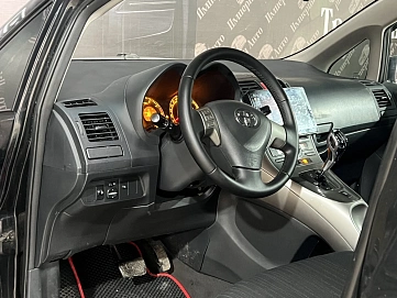 Toyota Auris, 2008г, передний привод, робот